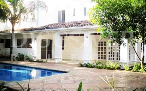  Two-story house for rent / Sale in Las Hadas with Pool.