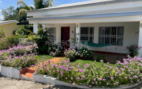 Condominium of 3 Townhouses for Sale and Rent in Villa Fontana