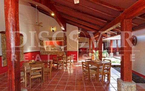 Hotel for Sale or Rent located in the Leon city ID 10447