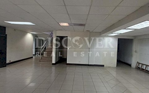  Commercial building for sale on Simón Bolívar Avenue