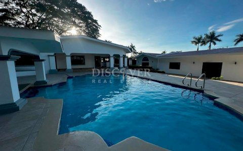  Spacious house for sale/for rent on Carretera Vieja to León