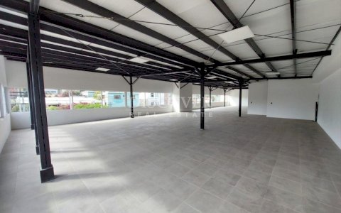  2-storey building for rent in Altamira.